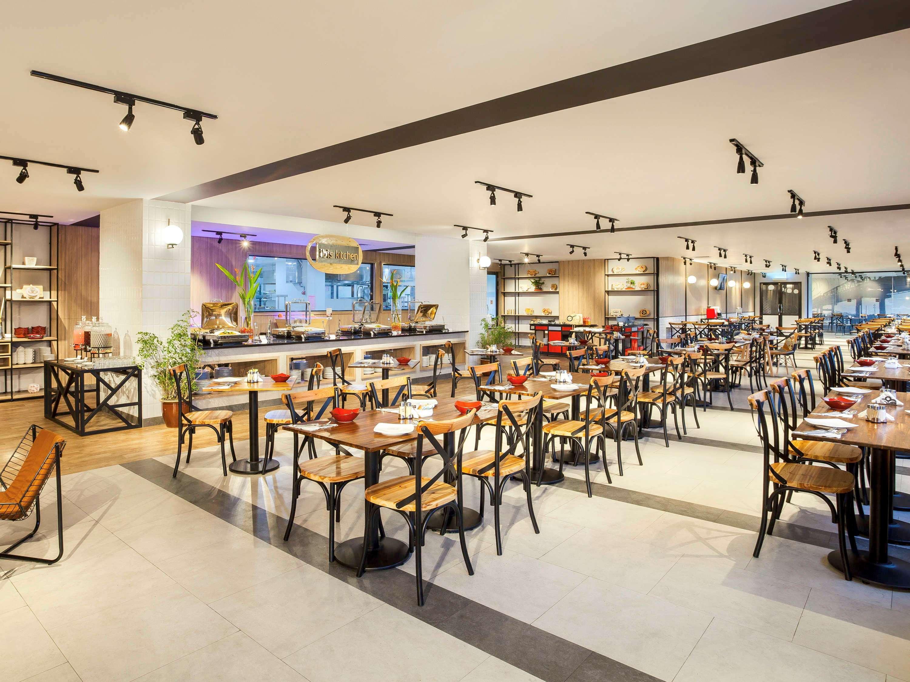 Ibis Pontianak City Center Exterior photo